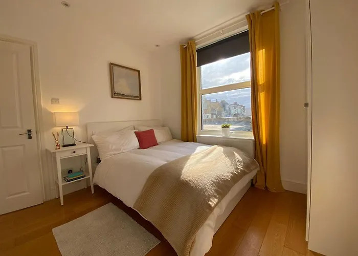 New Stylish Fulham Apartment - 2 Bed