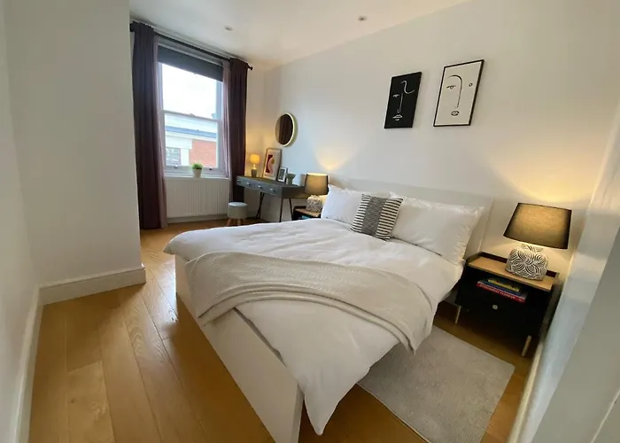 New Stylish Fulham Apartment - 2 Bed