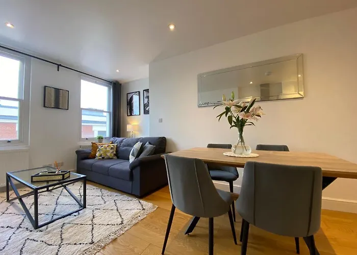 New Stylish Fulham Apartment - 2 Bed