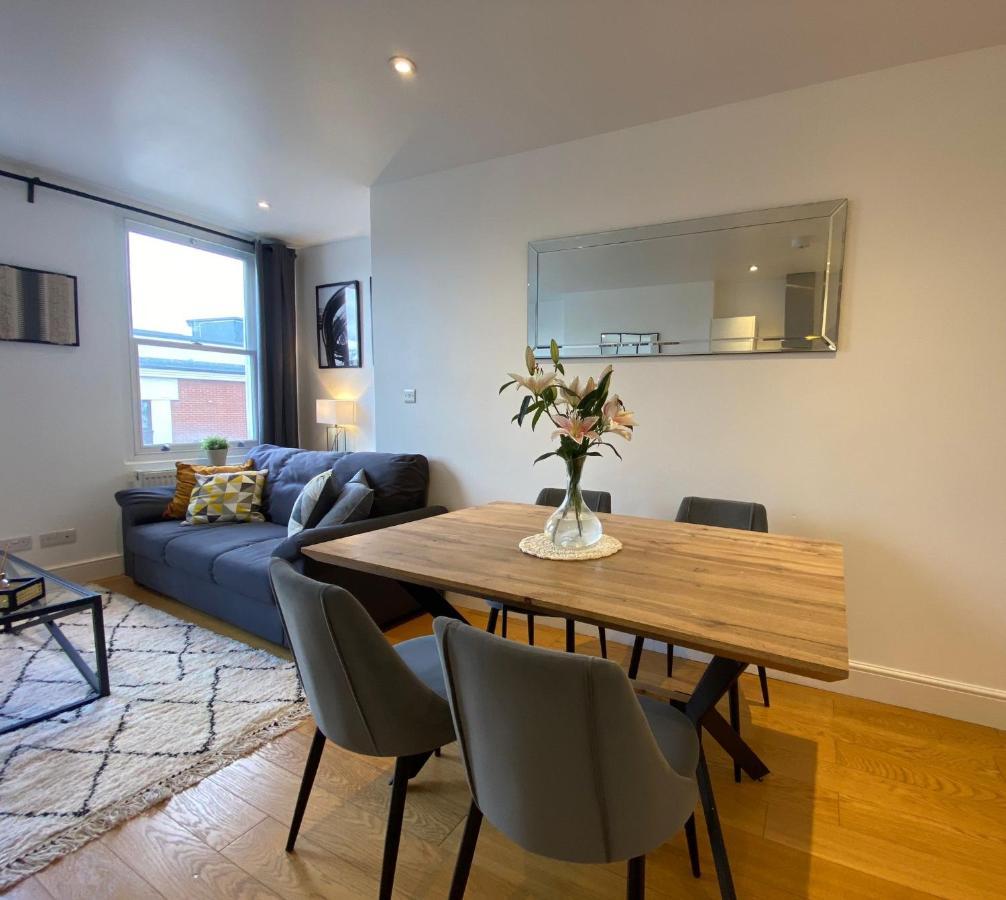 New Stylish Fulham - 2 Bed * London