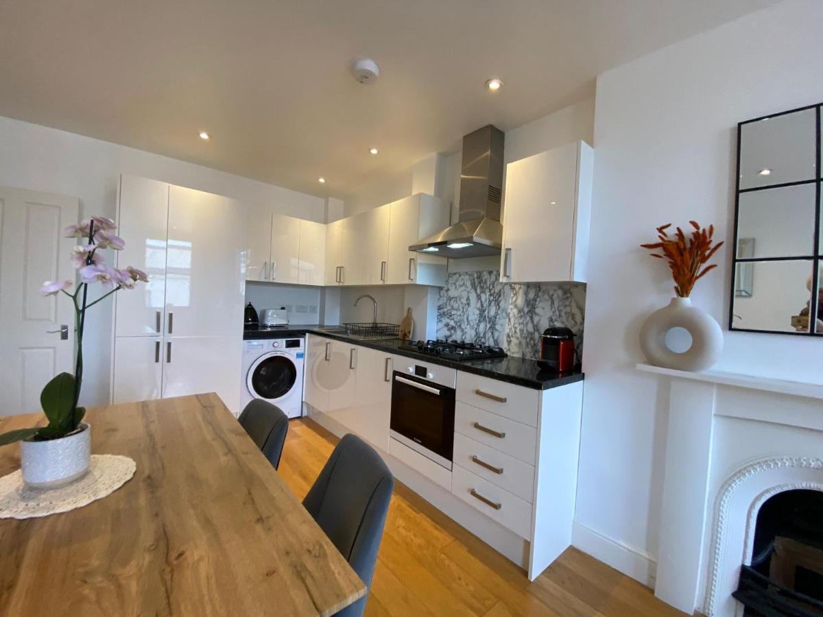 New Stylish Fulham - 2 Bed Apartment London