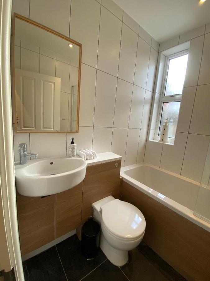 New Stylish Fulham - 2 Bed Apartment London